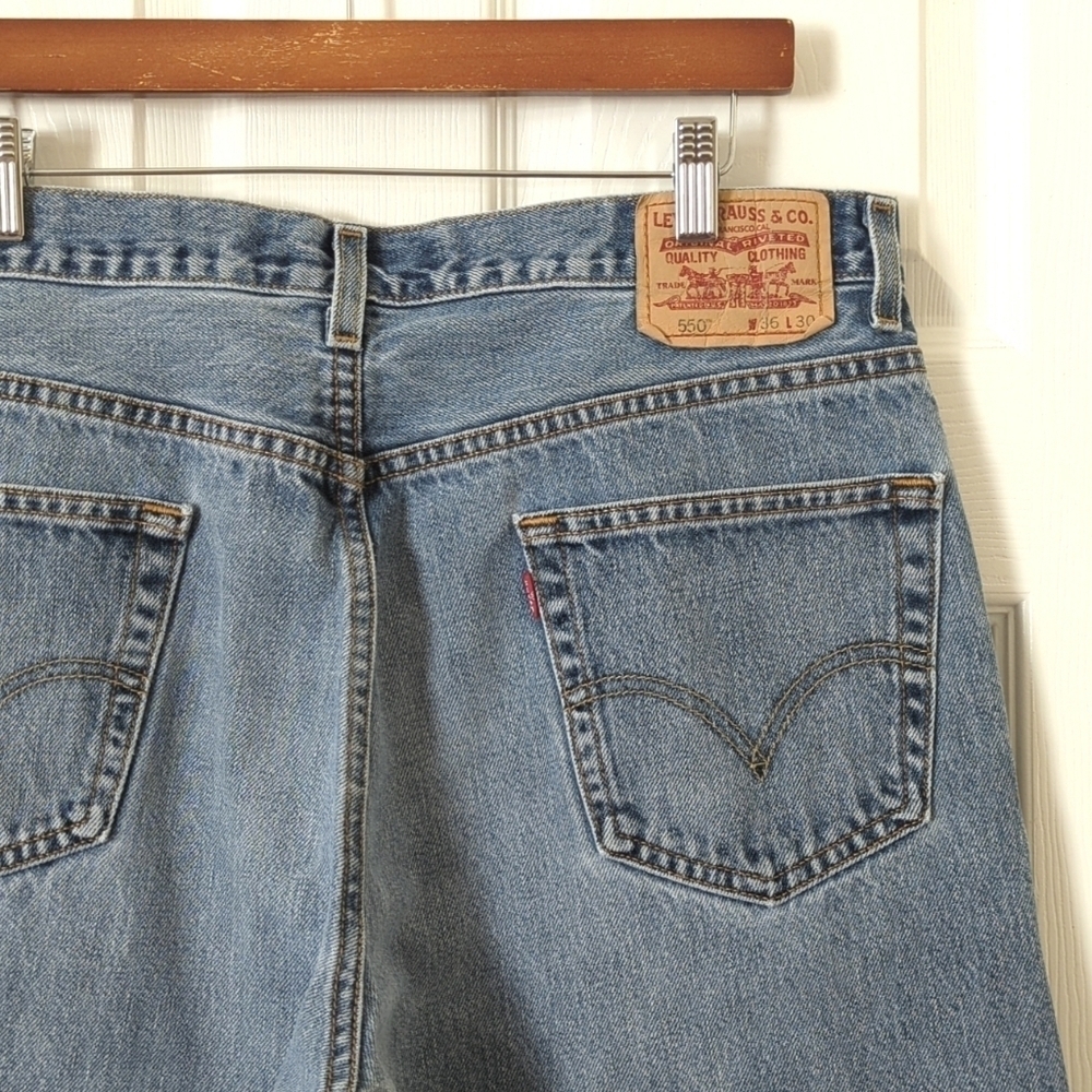 Levi's Y2K 550 Classic Medium Wash Relaxed Fit Straight Leg Denim Jeans 36 x 30 - Picture 14 of 16